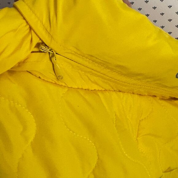 Talbots Packable Hood Quilted Vest L NWT Yellow Puffy Puffer Travel Jacket - Picture 4 of 10